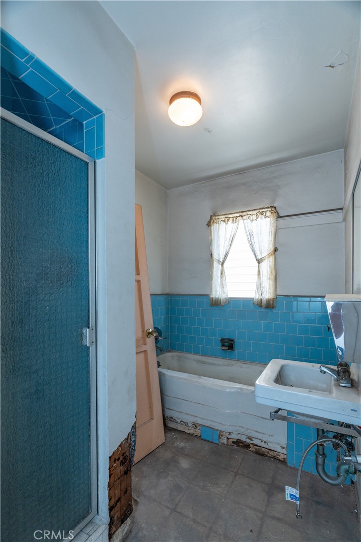 16023 S Manhattan Place Property Photo 12