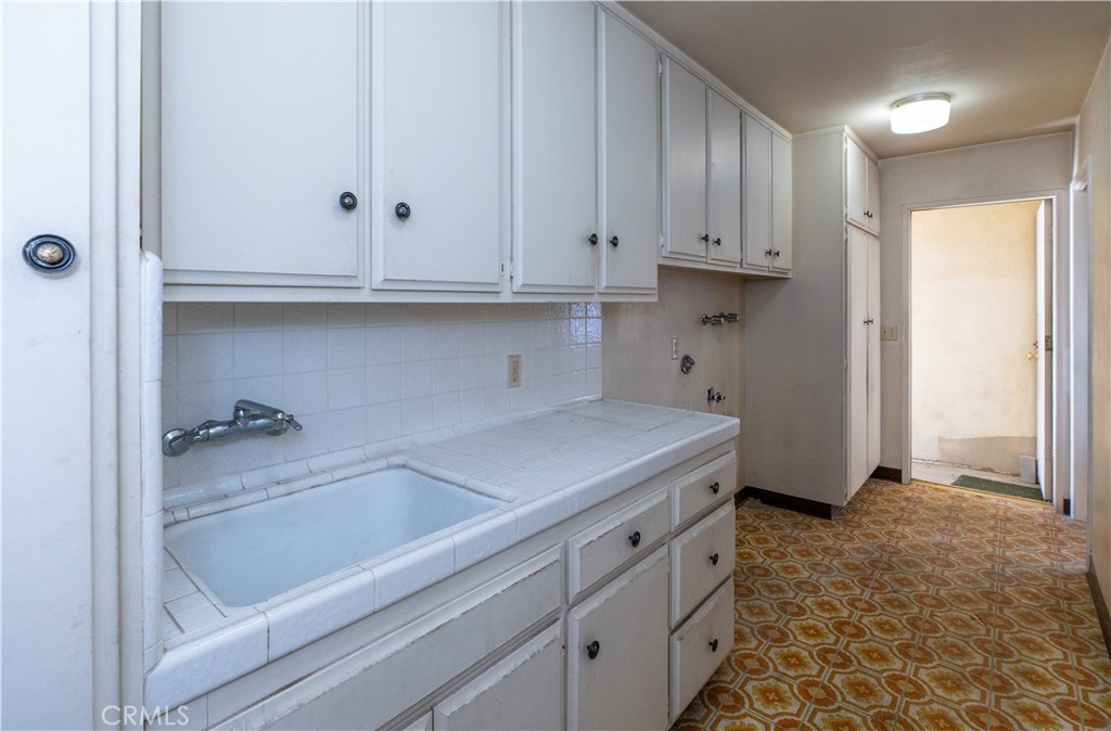 16023 S Manhattan Place Property Photo 29