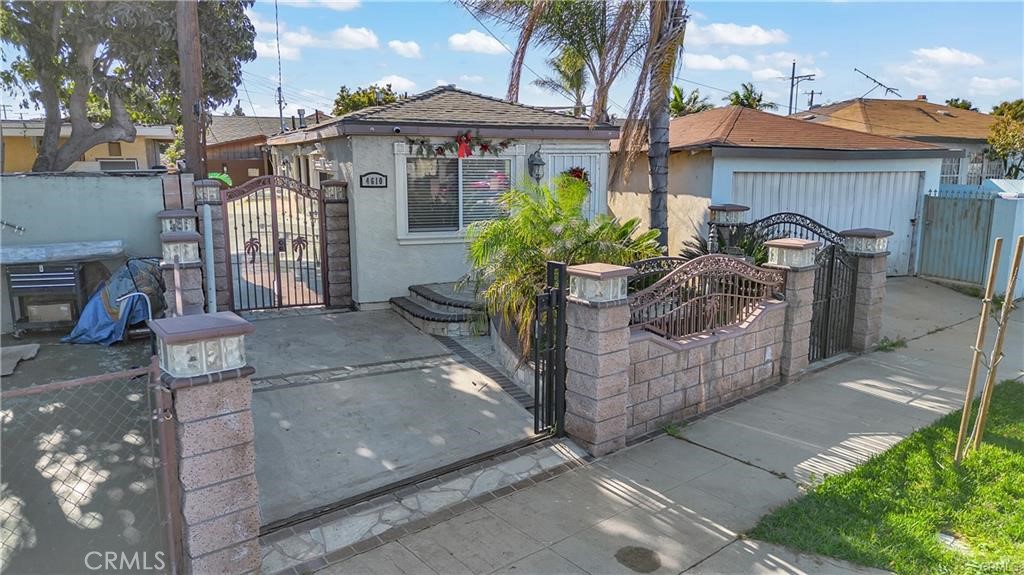 4610 Leonis Property Photo 1