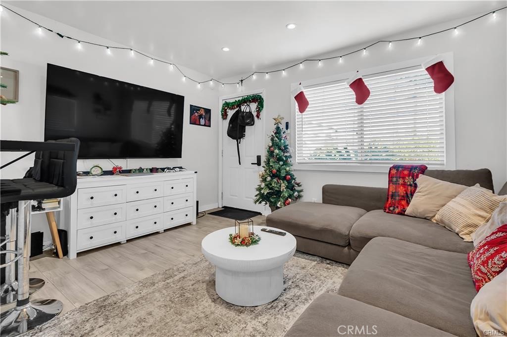 4610 Leonis Property Photo 6