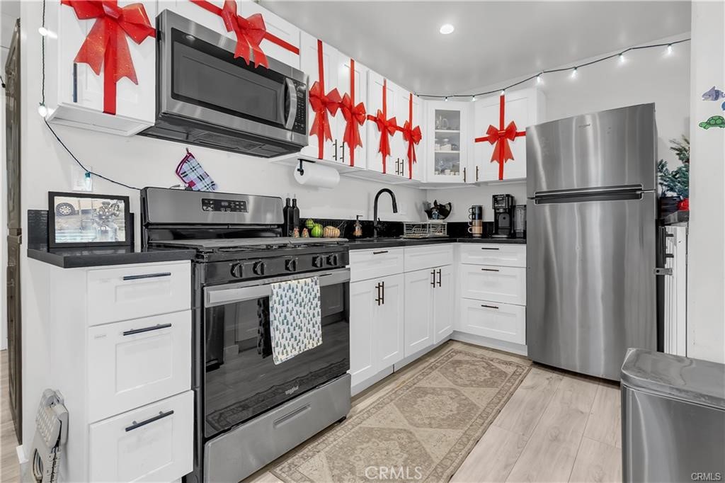 4610 Leonis Property Photo 8