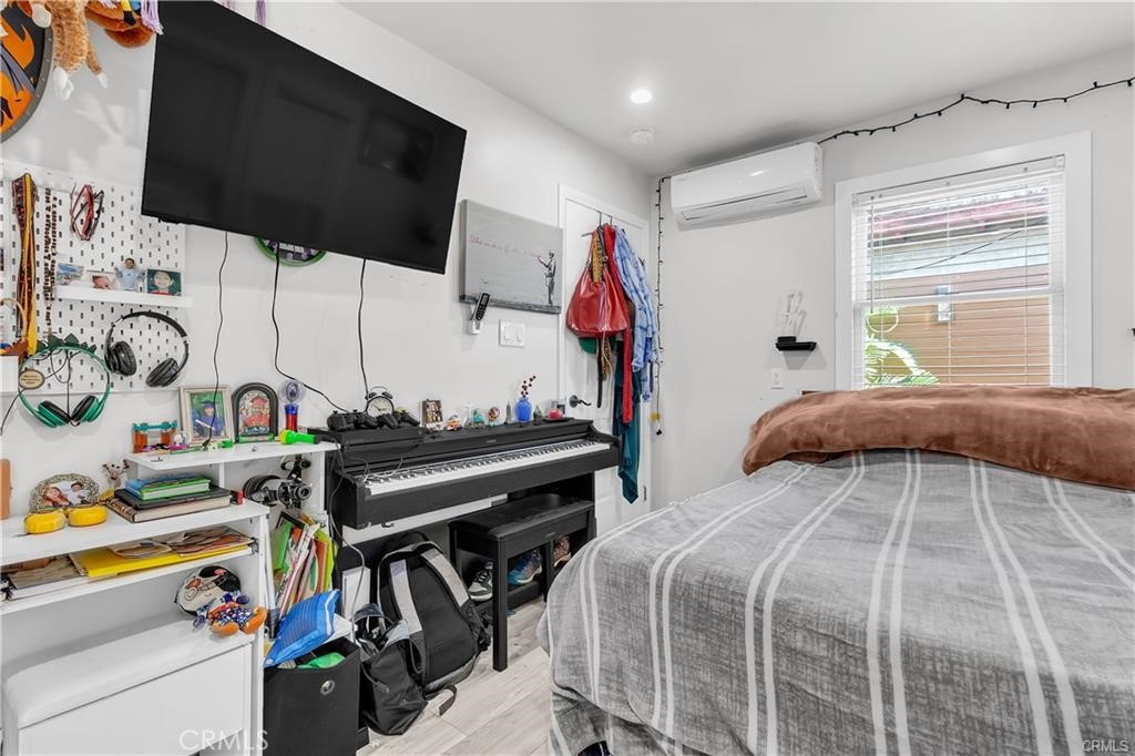 4610 Leonis Property Photo 15