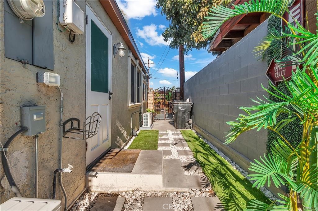 4610 Leonis Property Photo 21