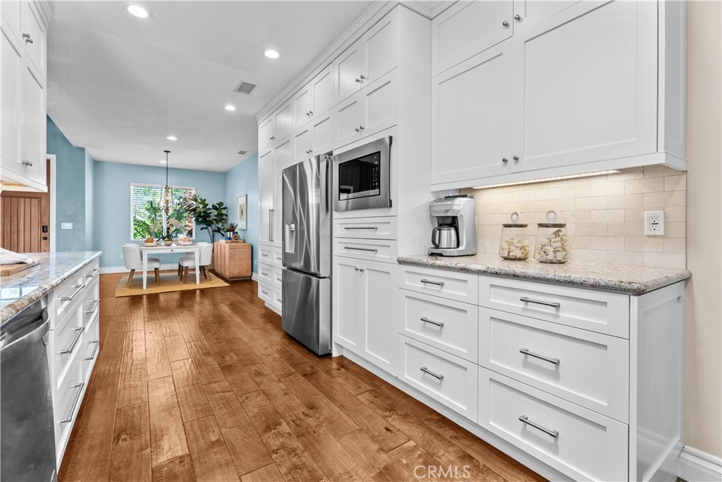 526 E Maple Property Photo 8