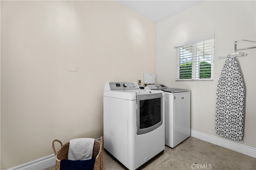 526 E Maple Property Photo 31