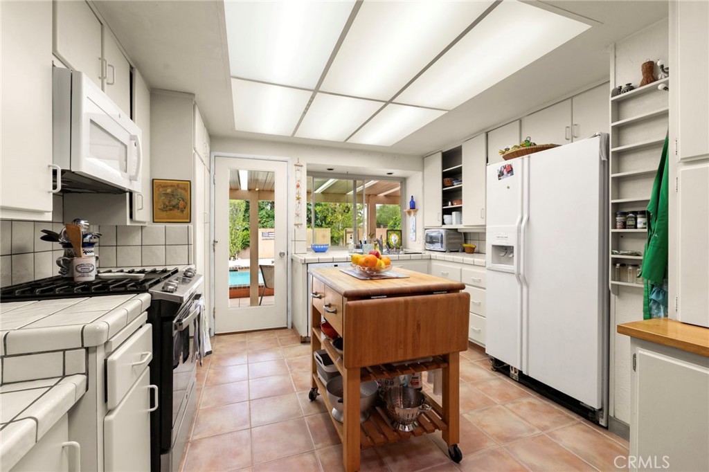 24814 Madison Street Property Photo 8