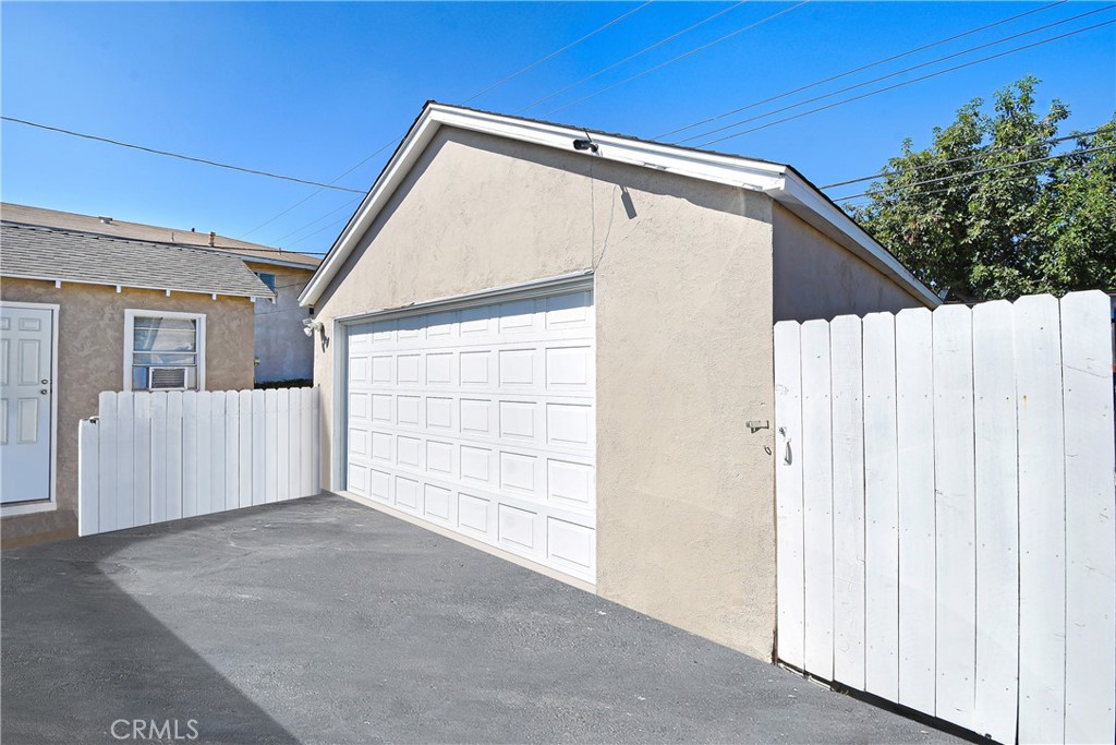 8783 La Salle Street Property Photo 8