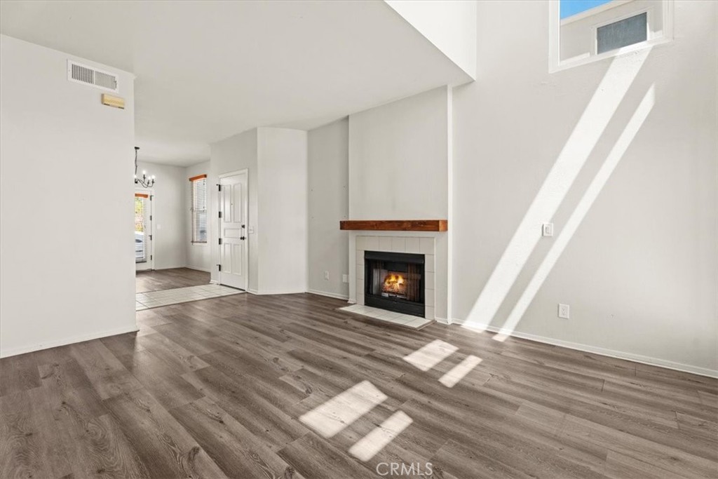 313 E Oak Avenue Property Photo 8