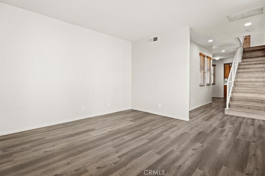 313 E Oak Avenue Property Photo 18