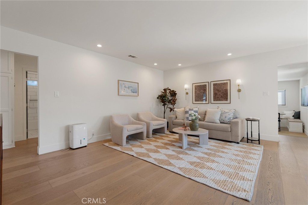 4310 Cathann Street Property Photo 6