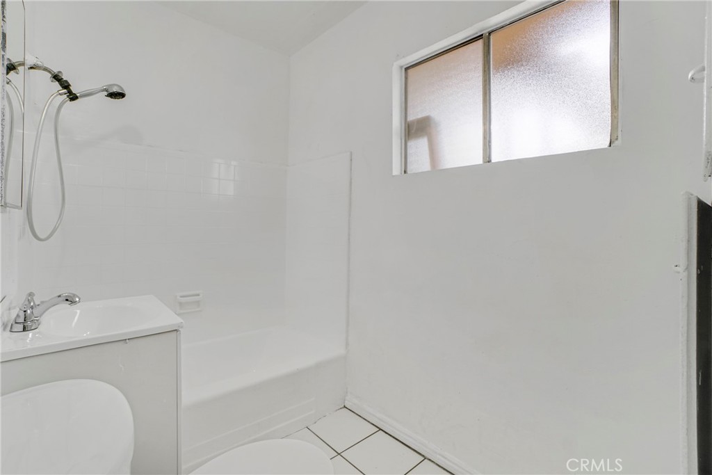 904 S Bullis Road Property Photo 10