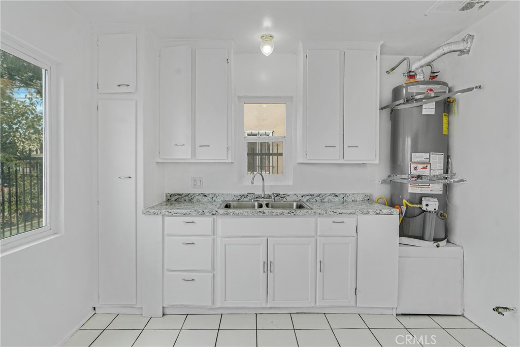 904 S Bullis Road Property Photo 12