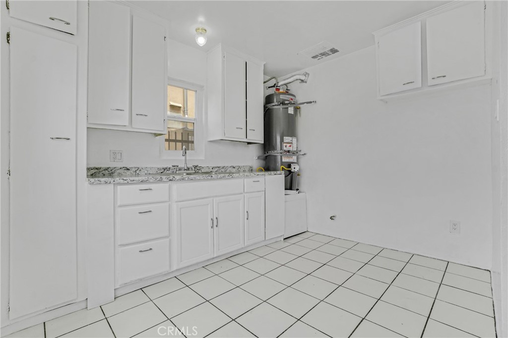 904 S Bullis Road Property Photo 15