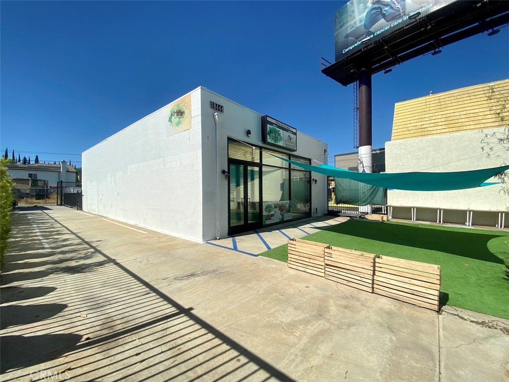18444 Ventura Boulevard A Property Photo 1