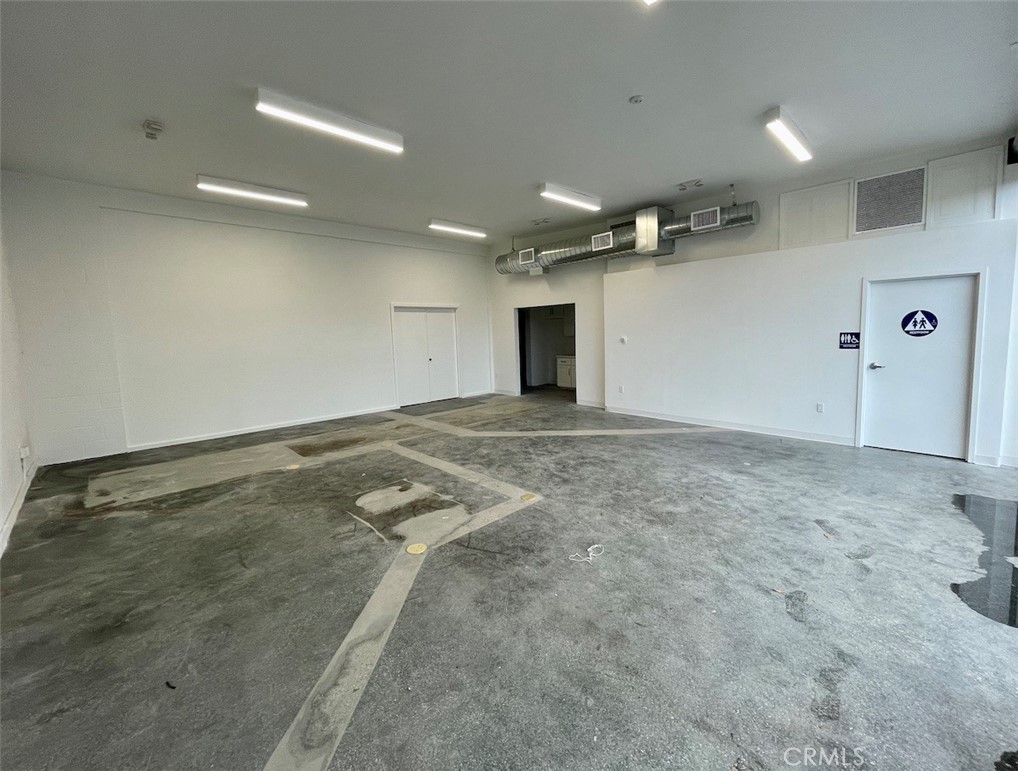 18444 Ventura Boulevard A Property Photo 3