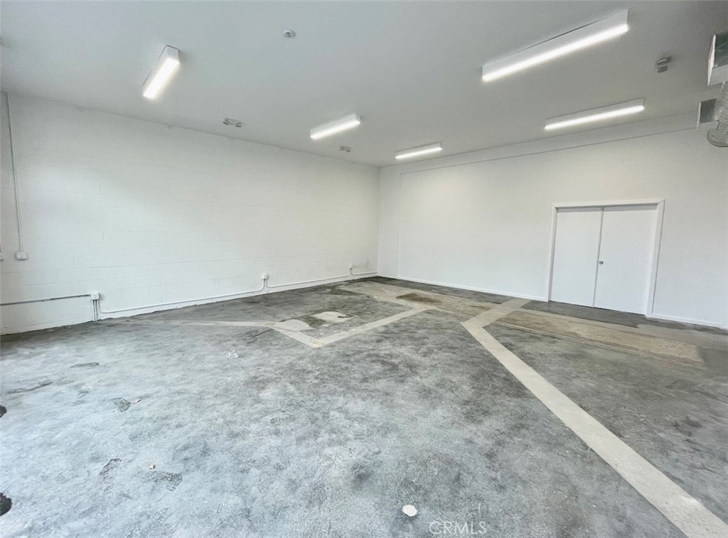 18444 Ventura Boulevard A Property Photo 4