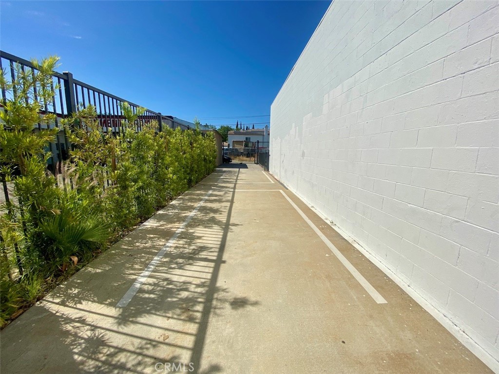 18444 Ventura Boulevard A Property Photo 12