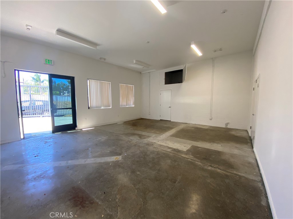 18444 Ventura Boulevard B Property Photo 7