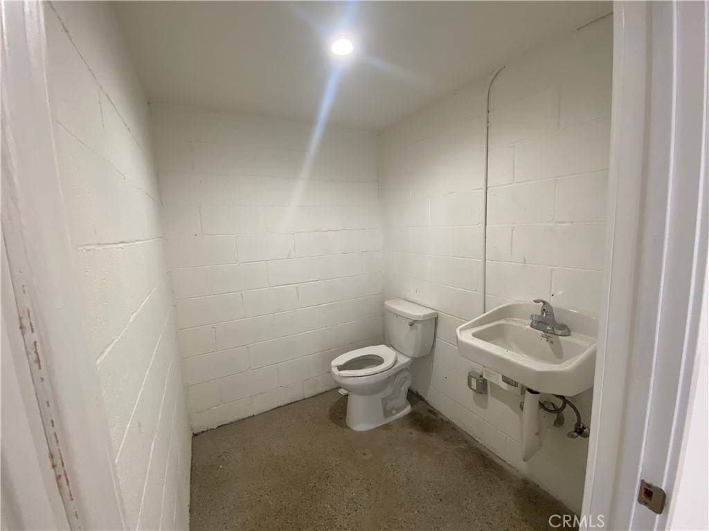 18444 Ventura Boulevard B Property Photo 10