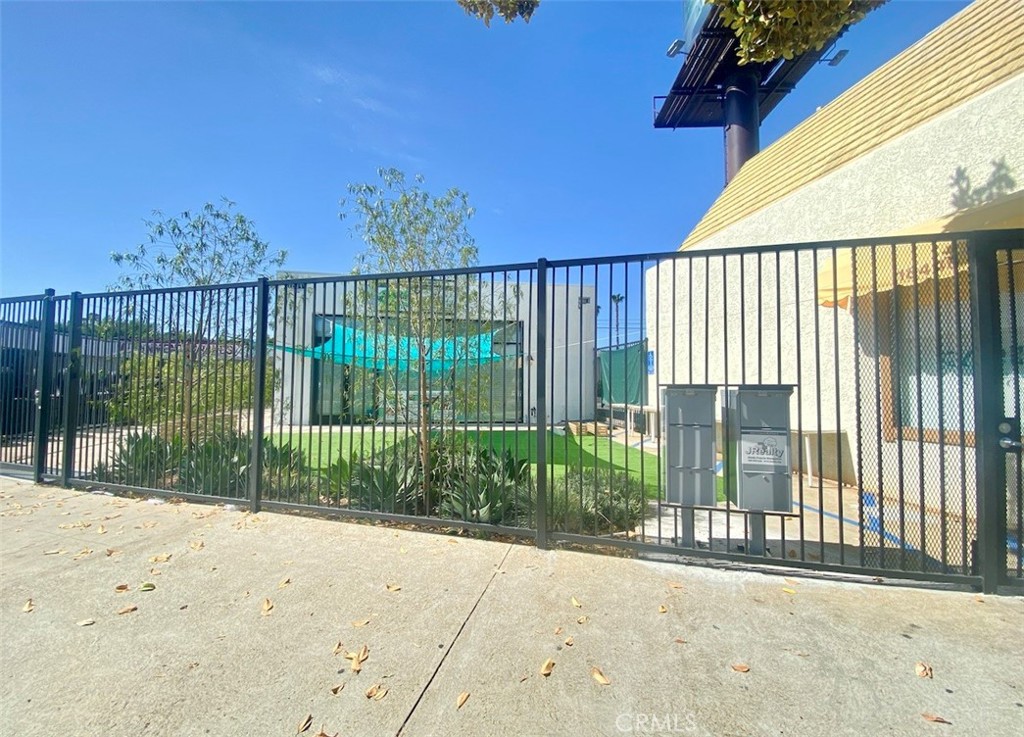 18444 Ventura Boulevard Property Photo 2