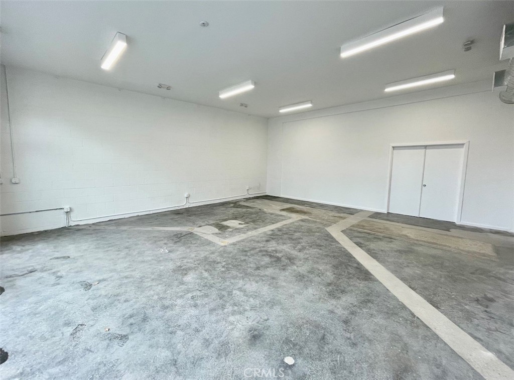18444 Ventura Boulevard Property Photo 5