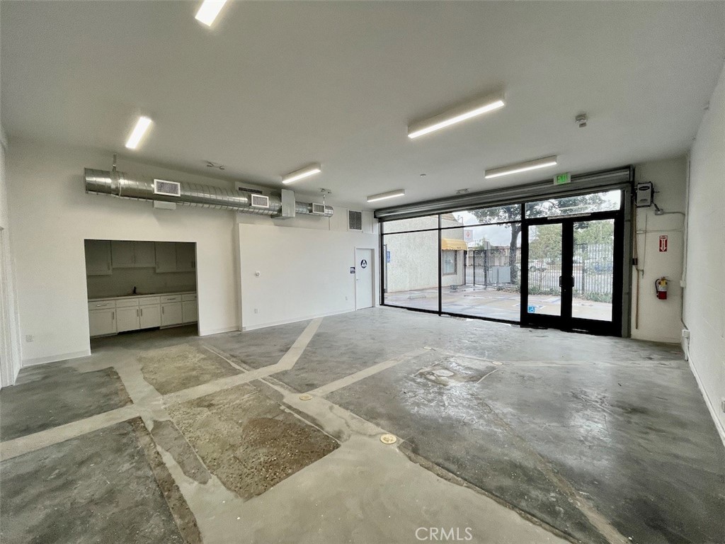 18444 Ventura Boulevard Property Photo 6