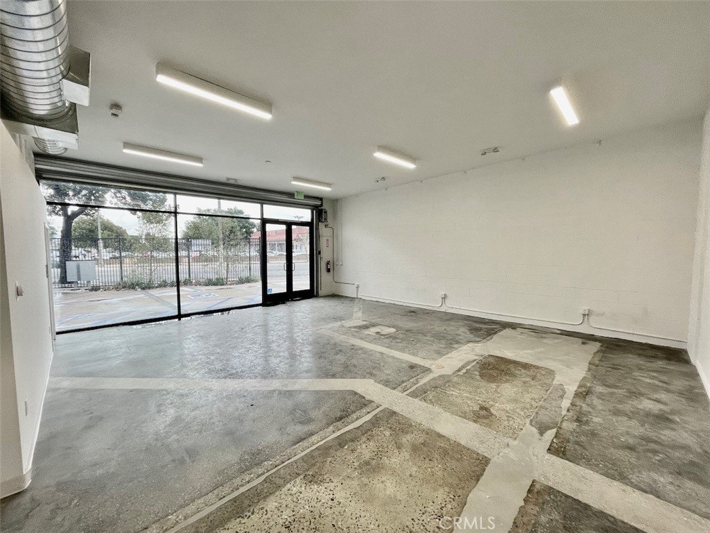 18444 Ventura Boulevard Property Photo 7