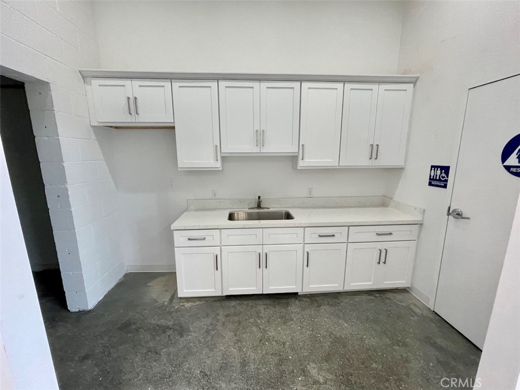 18444 Ventura Boulevard Property Photo 8