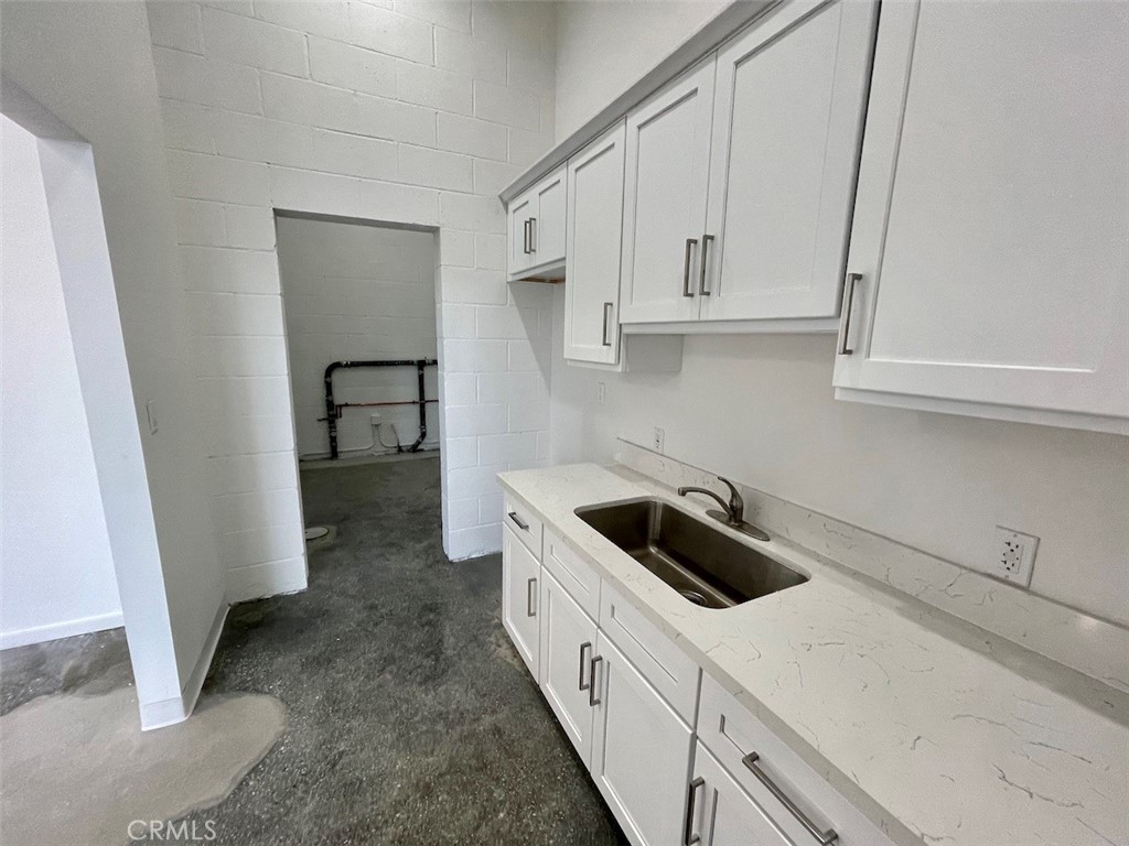 18444 Ventura Boulevard Property Photo 10