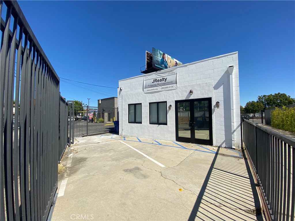 18444 Ventura Boulevard Property Photo 13
