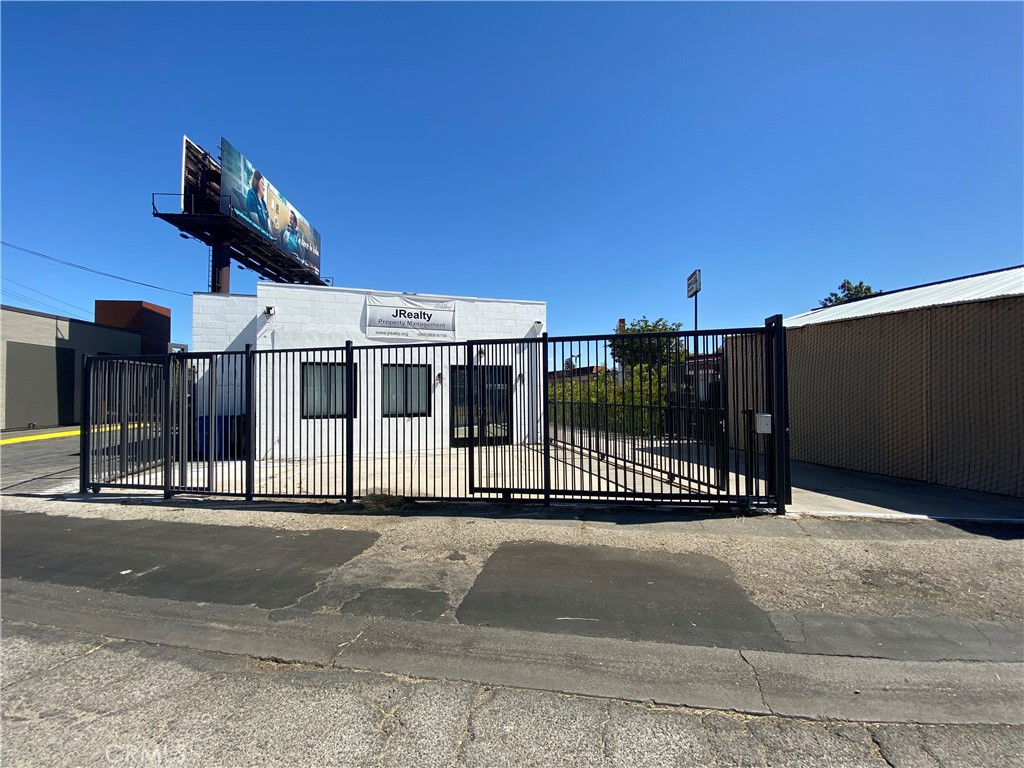 18444 Ventura Boulevard Property Photo 15