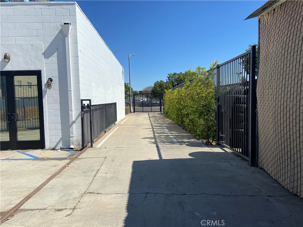 18444 Ventura Boulevard Property Photo 16