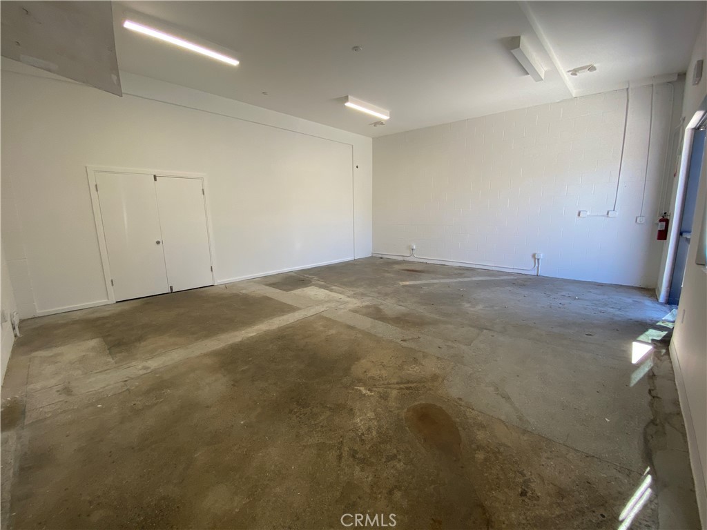 18444 Ventura Boulevard Property Photo 20