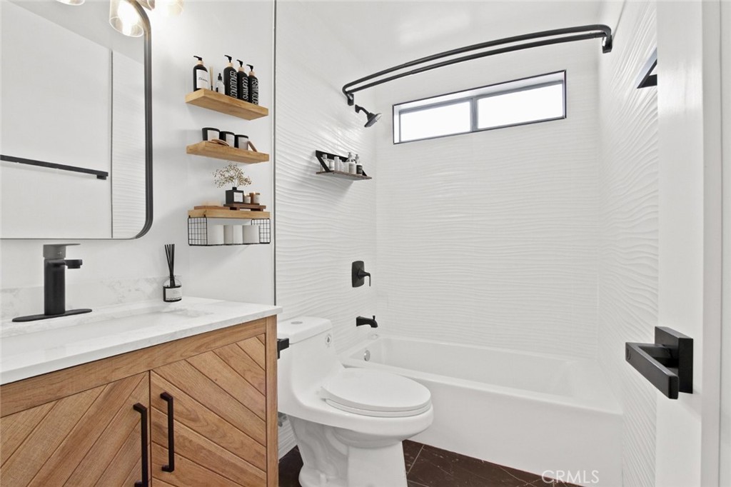 14110 Yukon Property Photo 4