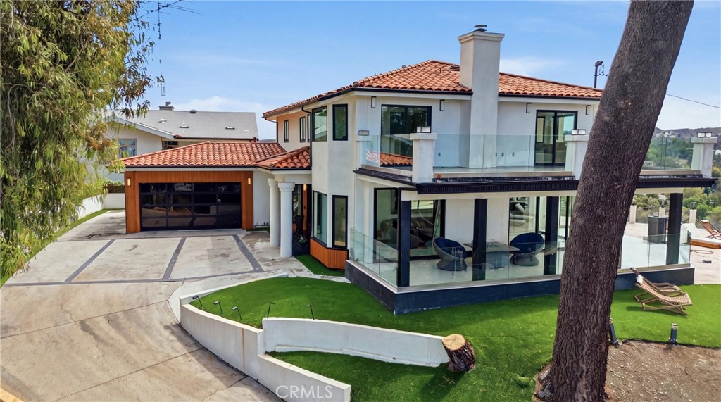 5252 Darro Road Property Photo 2