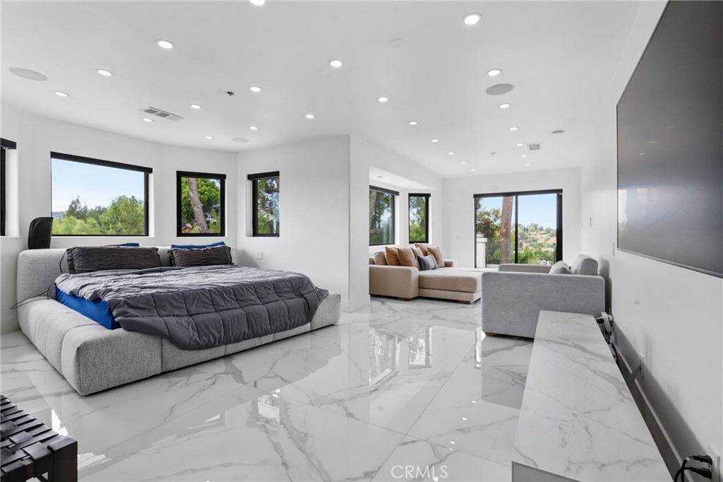 5252 Darro Road Property Photo 12