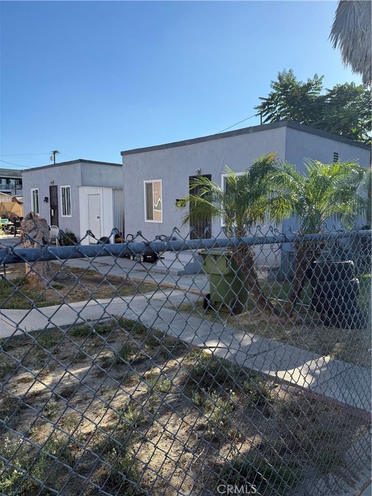 208 E Poplar Property Photo 1