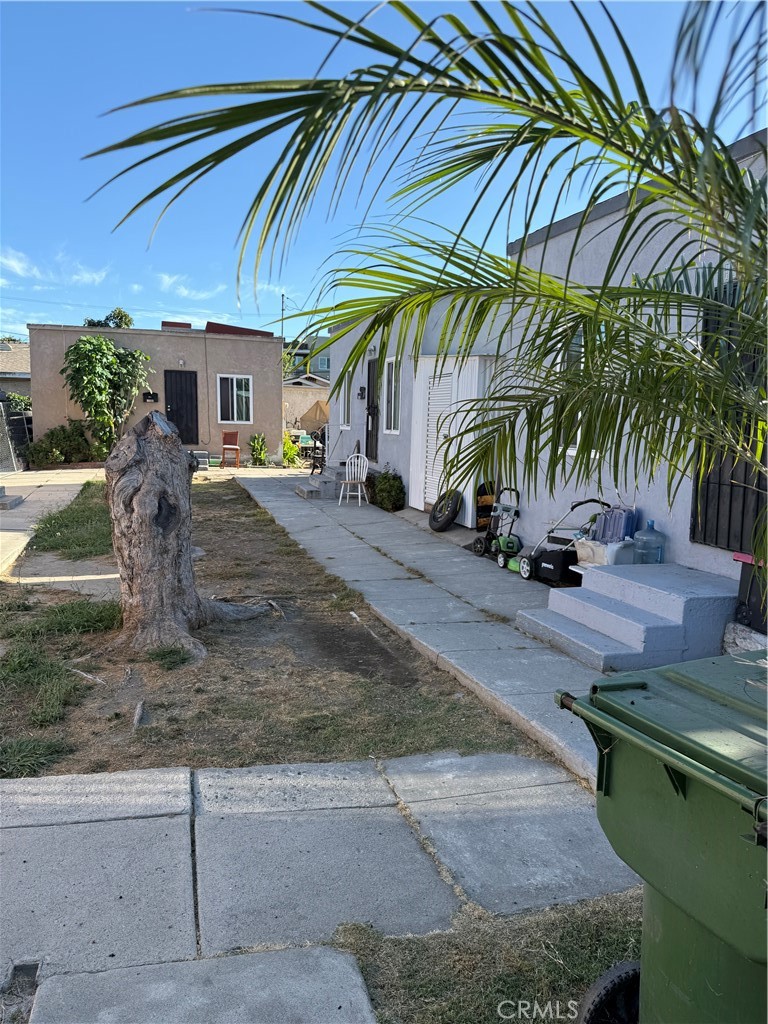 208 E Poplar Property Photo 3
