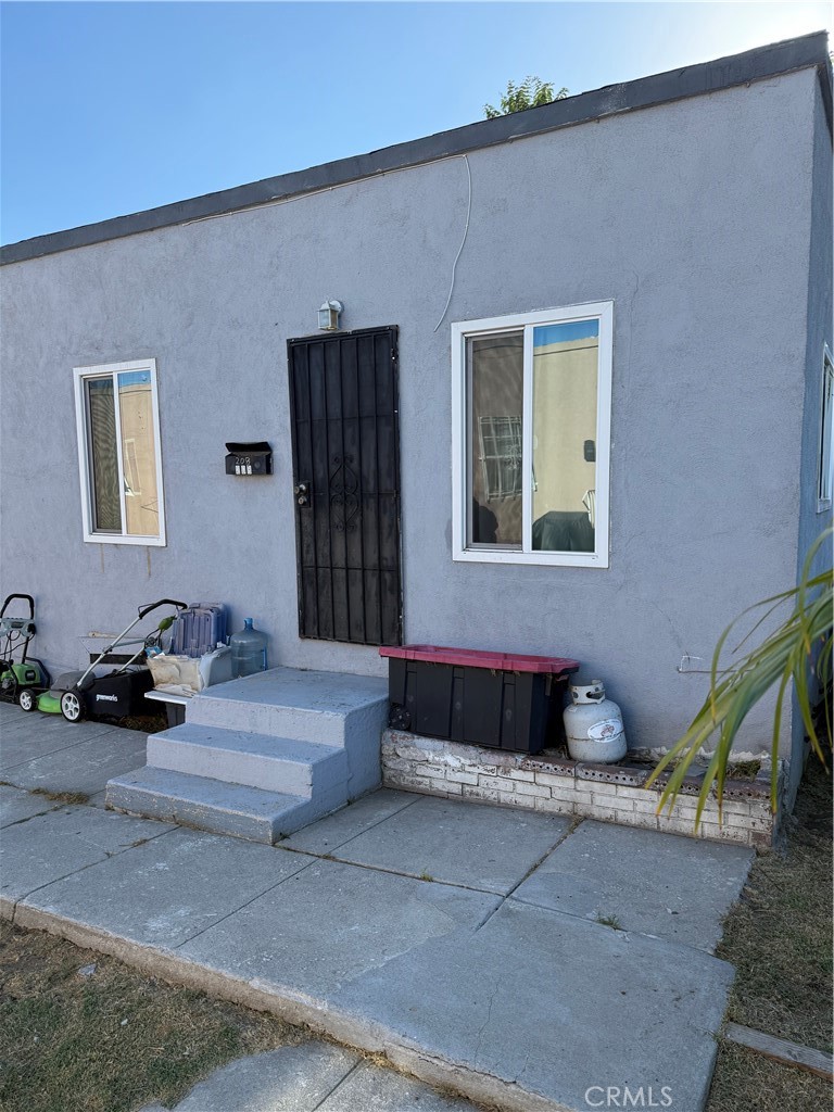 208 E Poplar Property Photo 4