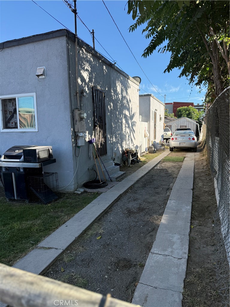 208 E Poplar Property Photo 8