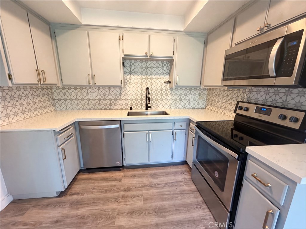 7300 Corbin Ave Unit M Property Photo 4