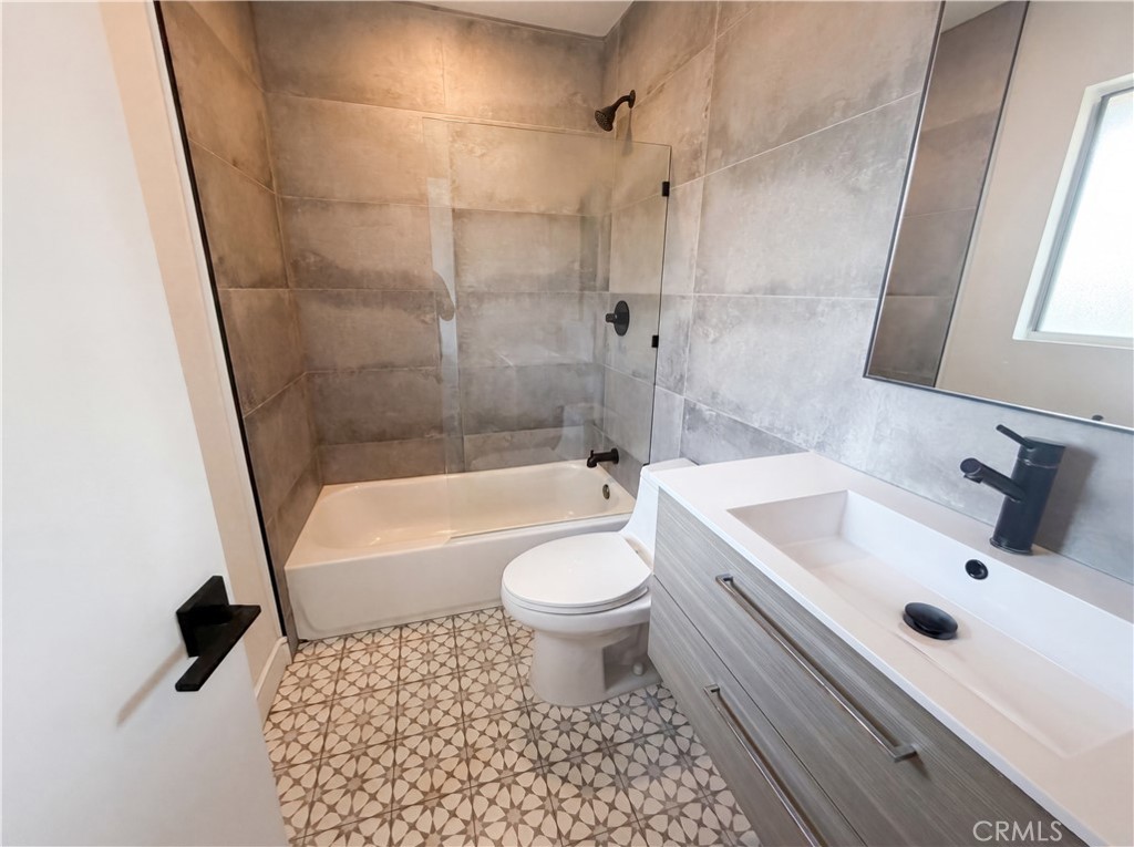7300 Corbin Ave Unit M Property Photo 9