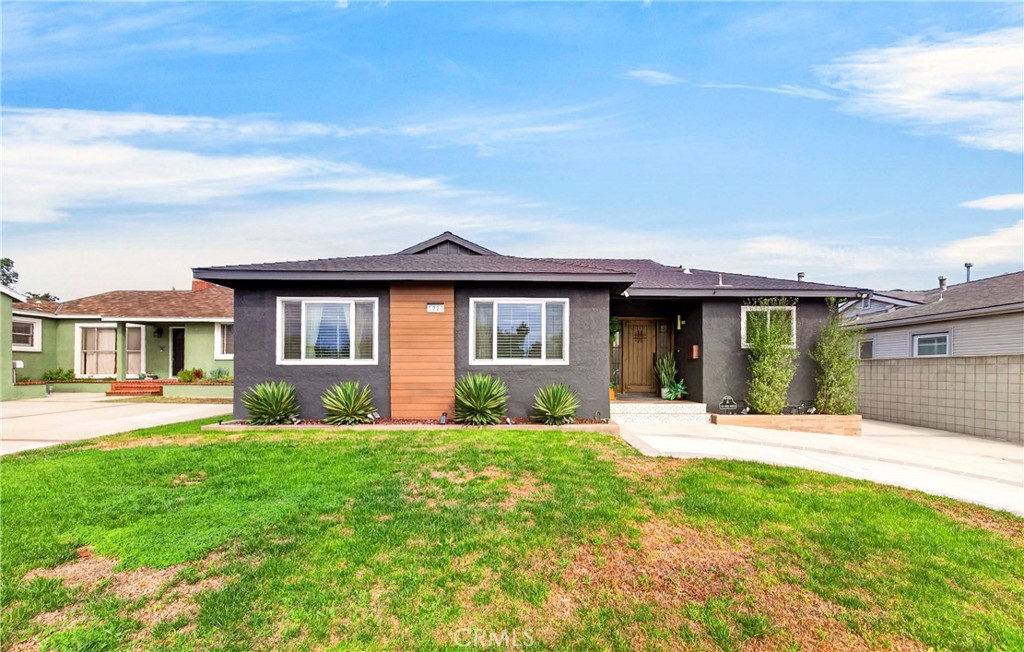 1220 Maple Property Photo 1