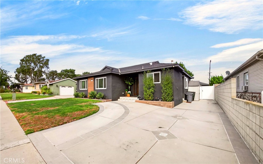 1220 Maple Property Photo 2