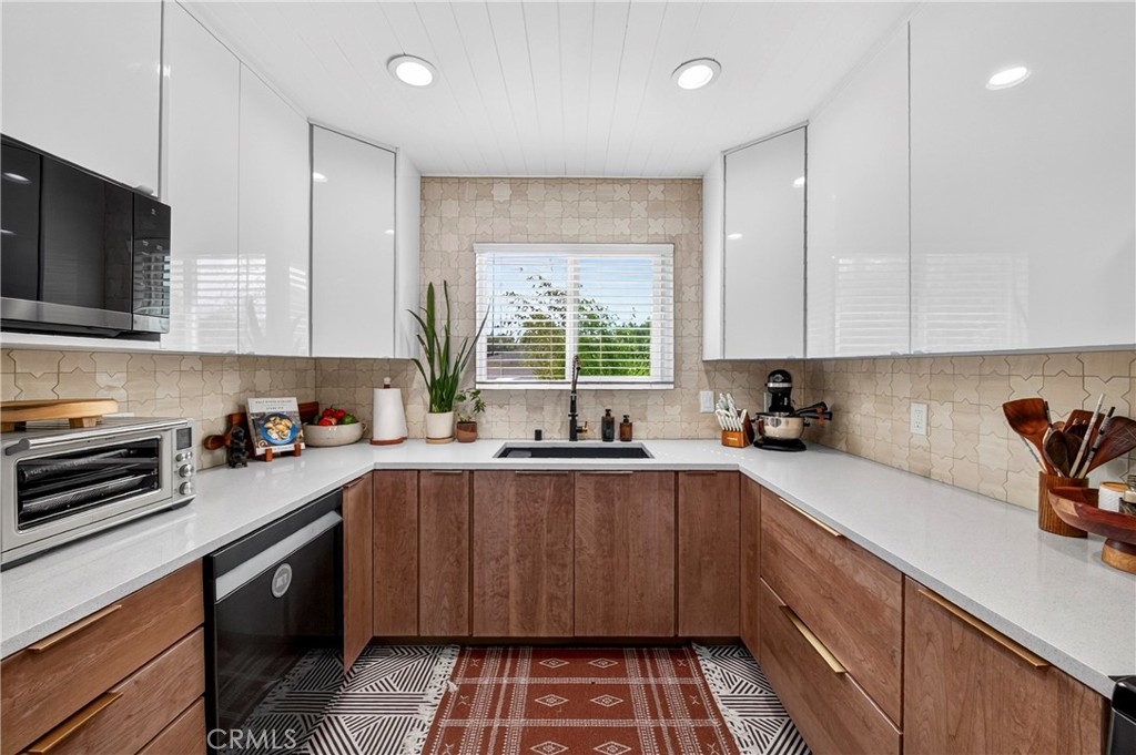 1220 Maple Property Photo 14