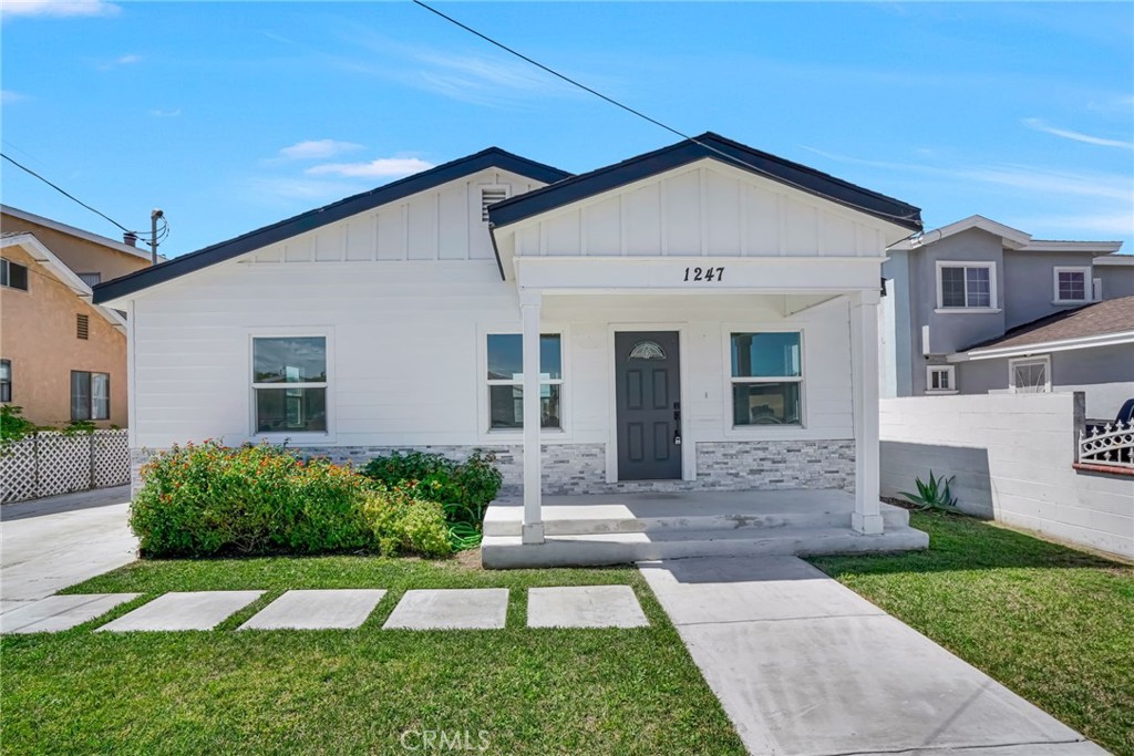 1247 N Neptune Avenue Property Photo 1