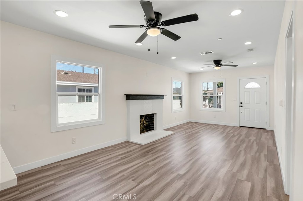 1247 N Neptune Avenue Property Photo 3