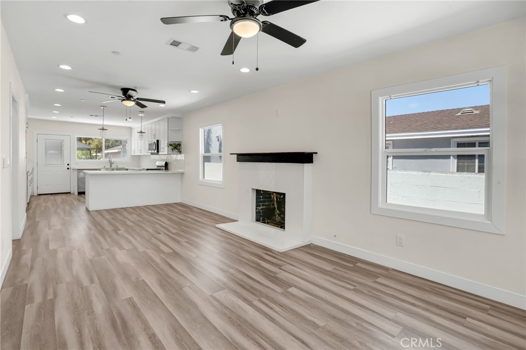 1247 N Neptune Avenue Property Photo 4