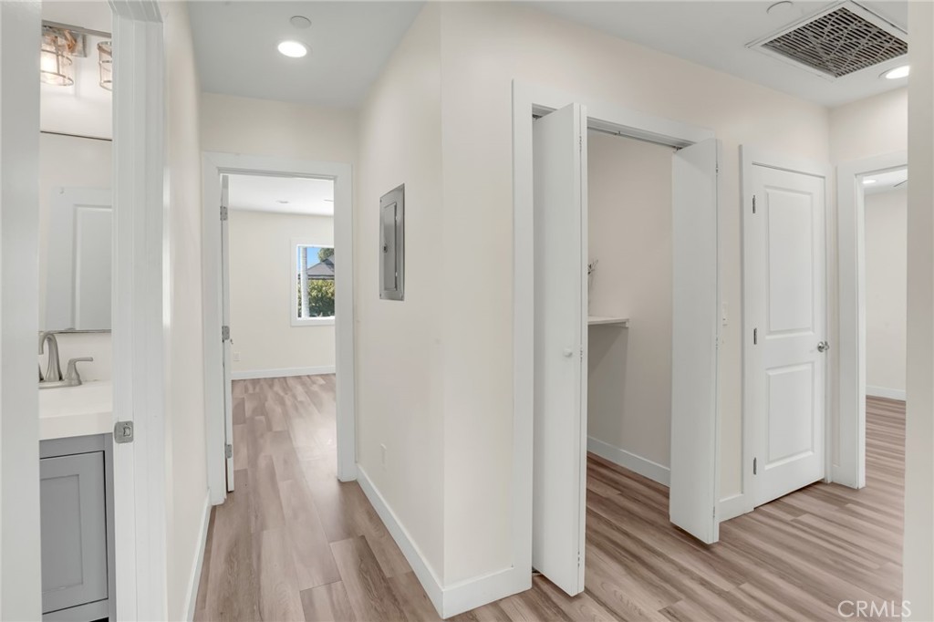 1247 N Neptune Avenue Property Photo 16