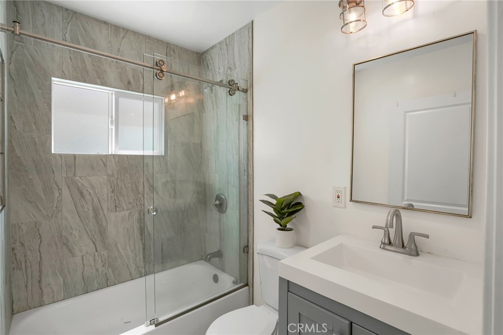 1247 N Neptune Avenue Property Photo 17